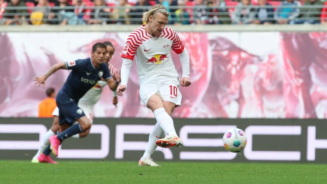 Bundesliga: Emil Forsberg (front) also failed from the spot for Leipzig.