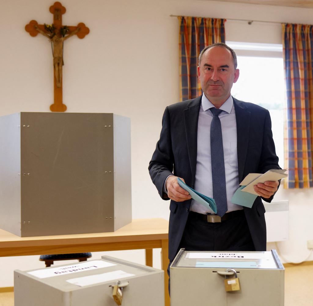 Trotz der Flugblatt-Affäre haben die Freien Wähler von Hubert Aiwanger zuletzt in Umfragen zugelegt