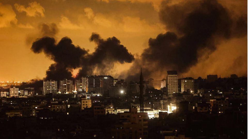 Israel's airstrikes on Gaza: Rocket hits in Gaza City