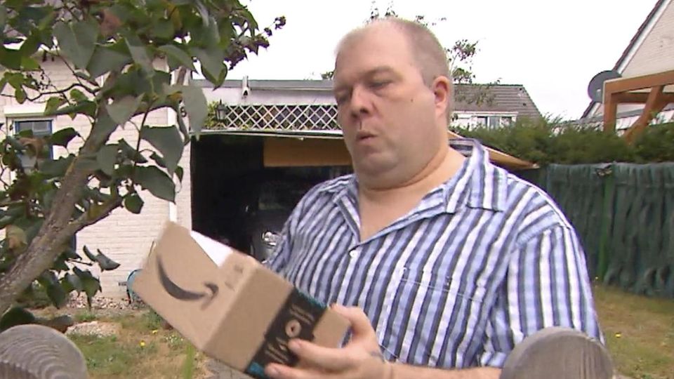 Man orders a smartphone – and gets parking discs delivered instead
