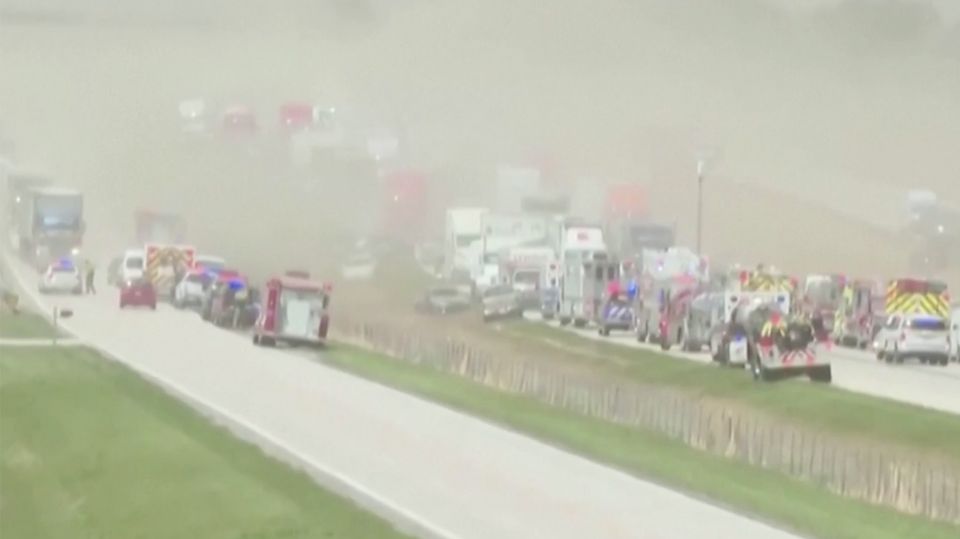 Extreme weather conditions: At least seven dead in mass collision "Super Nebula" in the USA
