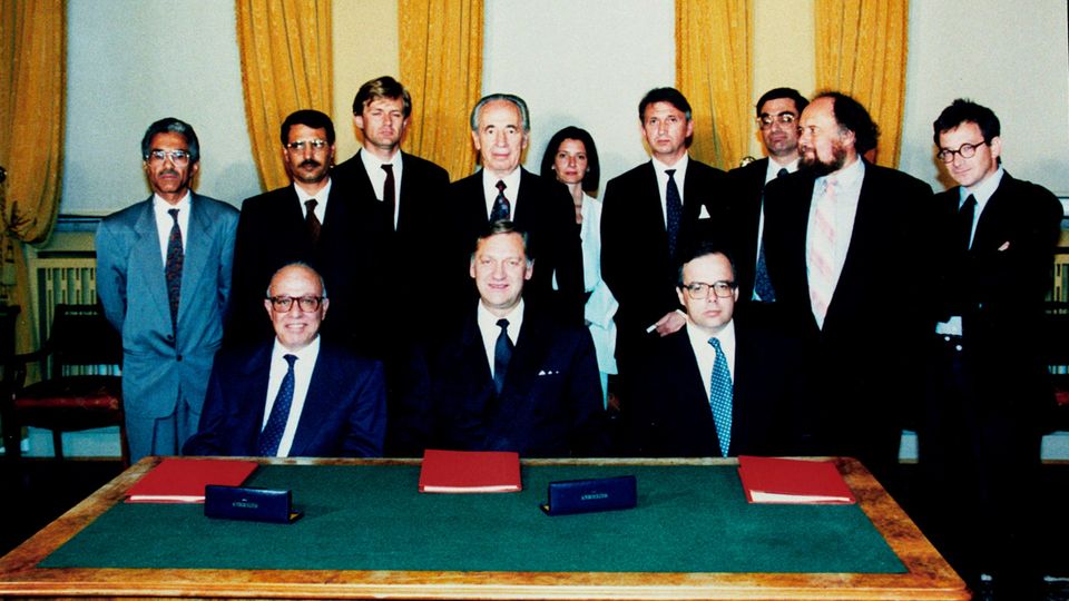 The main actors of the Oslo Accords in a group photo