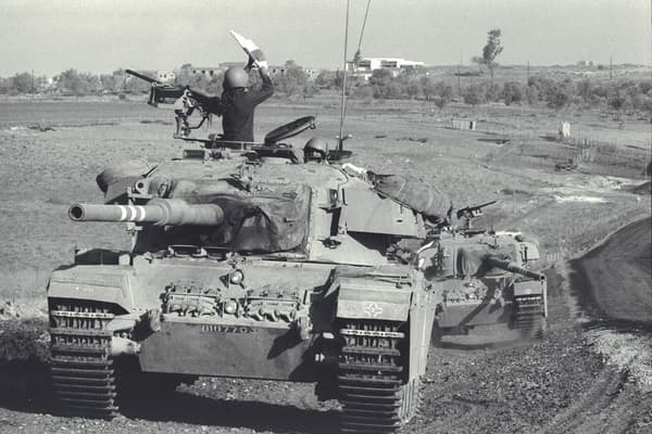 Un tank israélien sur le plateau du Golan, pendant la guerre du Kippour, le 8 octobre 1973