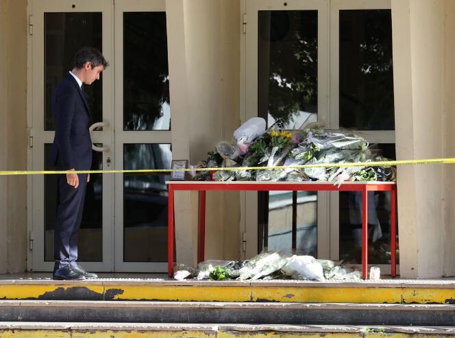 The Minister of National Education and Youth, Gabriel Attal, pays his respects at the Gambetta high school in Arras, on October 14, 2023, the day after a knife attack which caused the death of a teacher and seriously injured three other people .