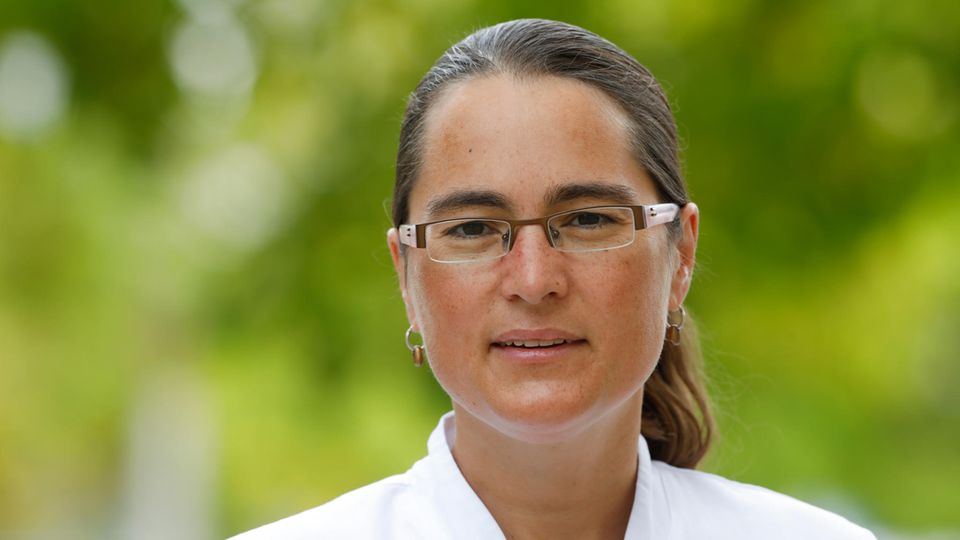 Portrait photo Prof. Dr.  med.  Maria Vehreschild, infectious disease specialist at the Frankfurt University Hospital