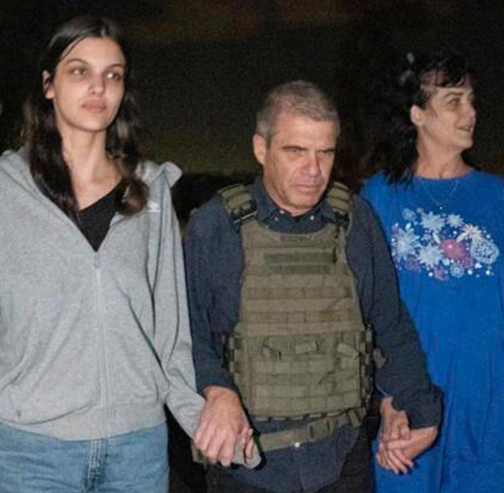Die US-Bürgerinnen Judith Raanan (r.) und ihre 17-jährige Tochter Natalie sind wieder in Sicherheit