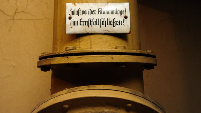 Historical buildings in Munich: A sign in the basement of Hitler's former building "Leader building".