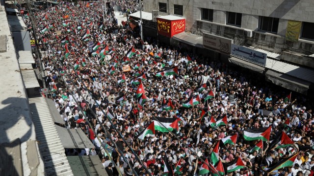 Middle East conflict: There are also protests in the Jordanian capital Amman.