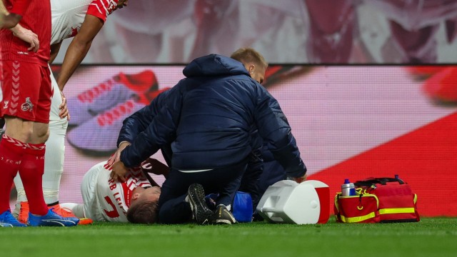RB Leipzig dismantles 1. FC Köln: Just fit again: Dani Olmo has to be treated and replaced after a fall on his shoulder.