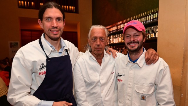Scenario: Marvin (from left) and Charles Schumann with Valentino Betz at the happening in Schumann's bar.