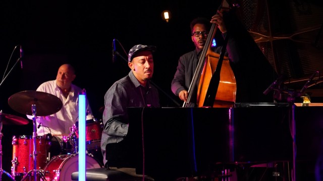 Successful anniversary: ​​Subtlety on the piano: Less was more in the sometimes European-impressionistic sounding performance of Gerald Clayton and his star trio with Jeff Ballard on drums and Joe Sanders on bass.