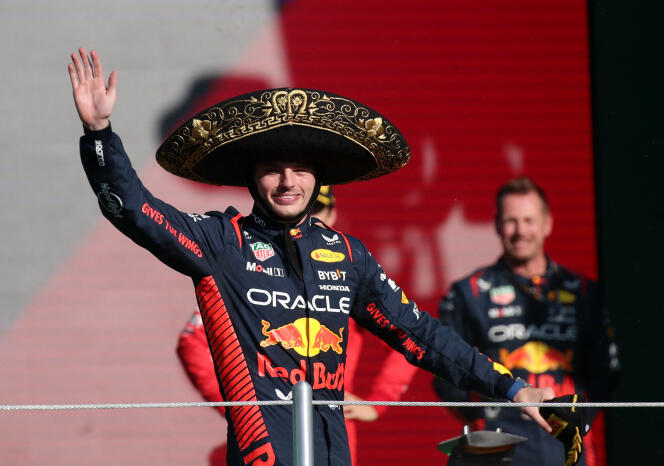 Max Verstappen on the podium after his victory in Mexico, October 29, 2023.