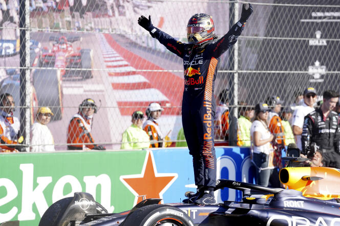 Max Verstappen celebrates, on the nose of his Red Bull, his sixteenth victory of the season, on the Hermanos Rodriguez circuit in Mexico City, October 29, 2023.