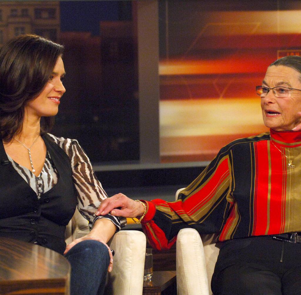 Always kept in touch: Katarina Witt (l.) and her trainer Jutta Müller in 2007 during the recording of the television program “Johannes B. Kerner”