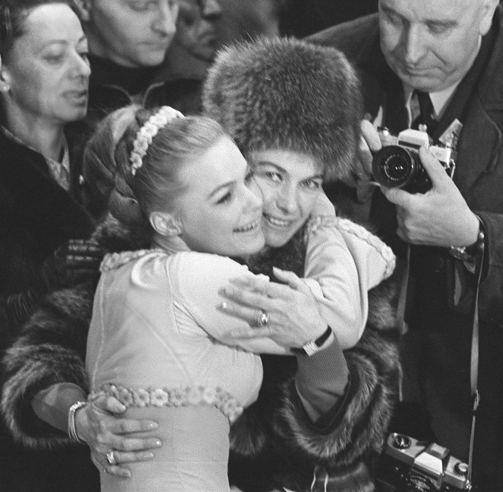 Gabi Seyffert and her mother Jutta Müller hug each other when victory is certain at the 1969 European Championships