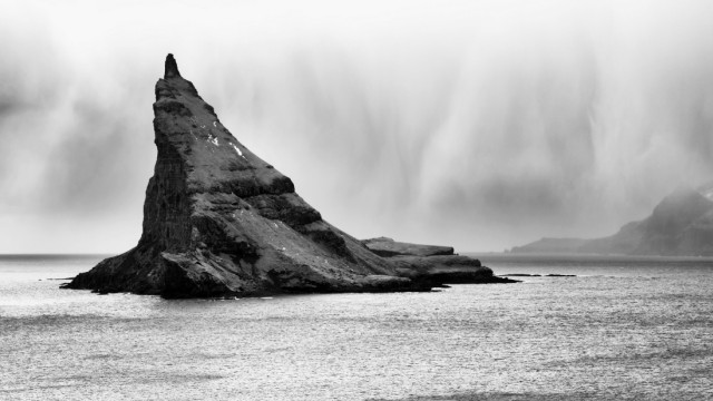 Photo book "Mountains": The rocky island of Tindhólmur is part of the Faroe Islands.