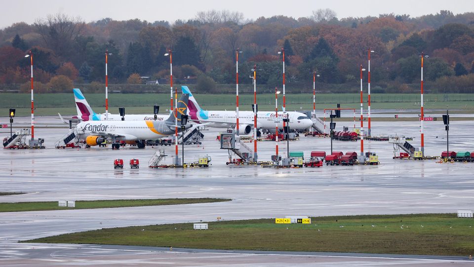 Planes stand still on the tarmac at Hamburg Airport