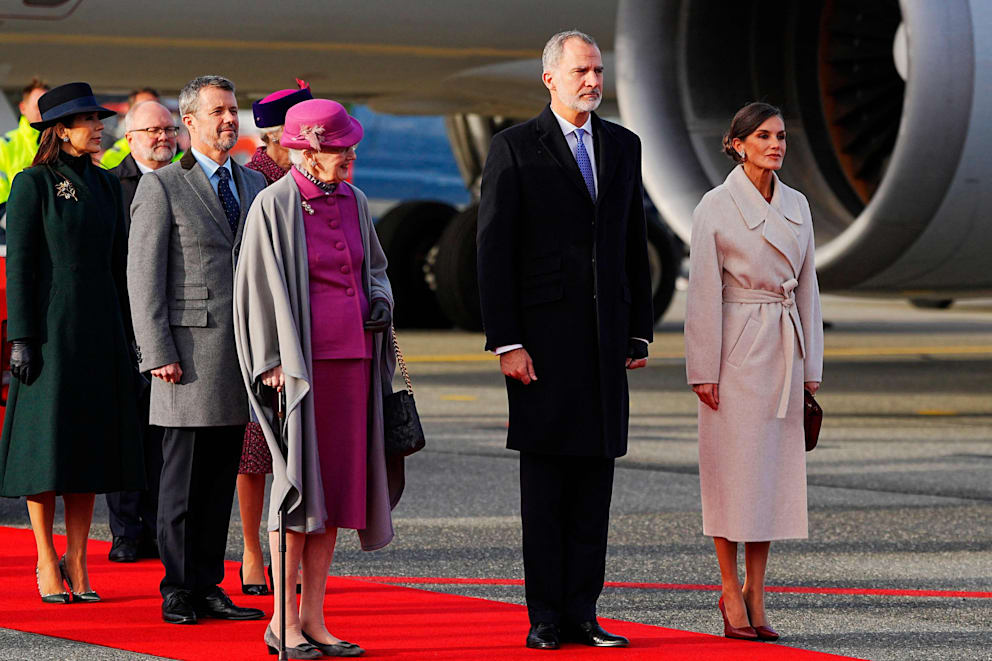 Crown Princess Mary, Crown Prince Frederik and Queen Margrethe of Denmark (from left) with King Felipe and Queen Letizia of Spain at the welcoming ceremony