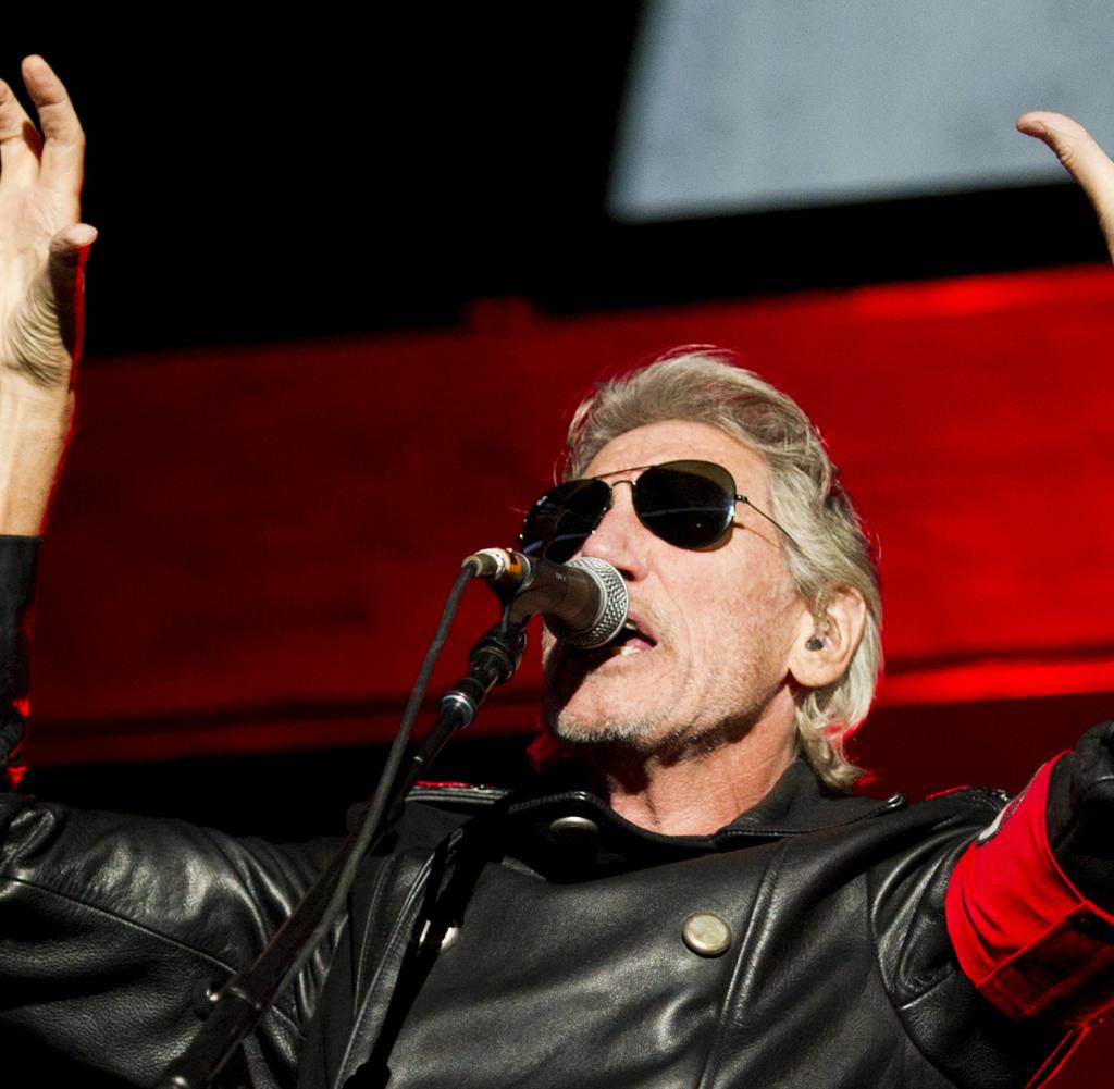 Der britische Sänger Roger Waters bei einem Auftritt zu seiner „The Wall“-Show 2013 in Hessen (Archivbild)