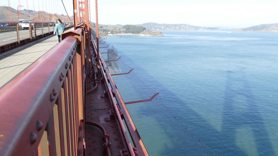 The new nets being attached to the Golden Gate Bridge are 5.6 kilometers long (3.5 miles)