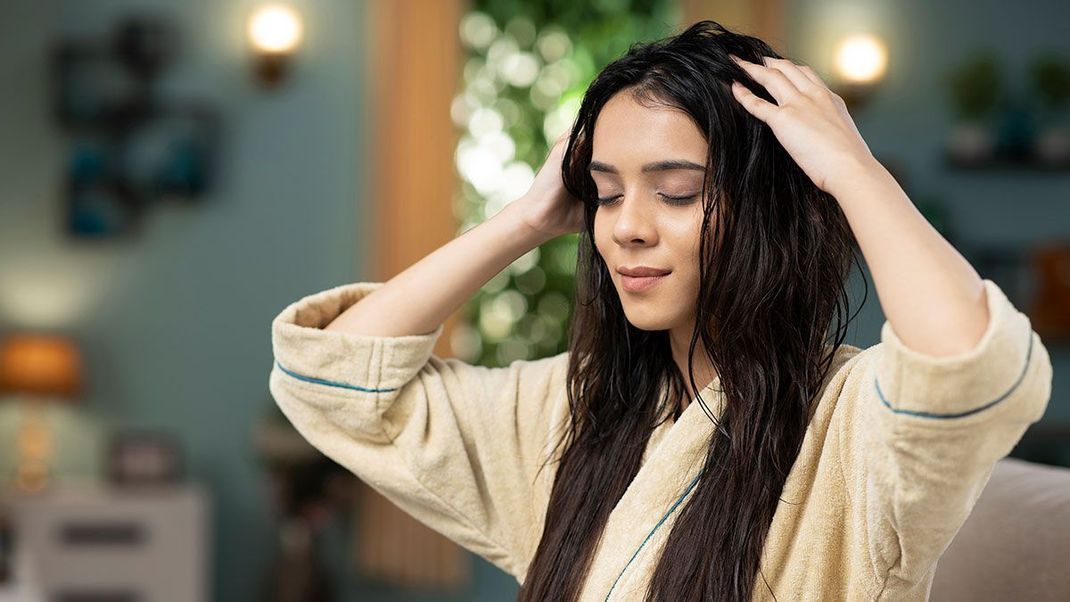 Shampoo, conditioner and the like care for our scalp hair - but do we also pay attention to our scalp?  We have the facts!
