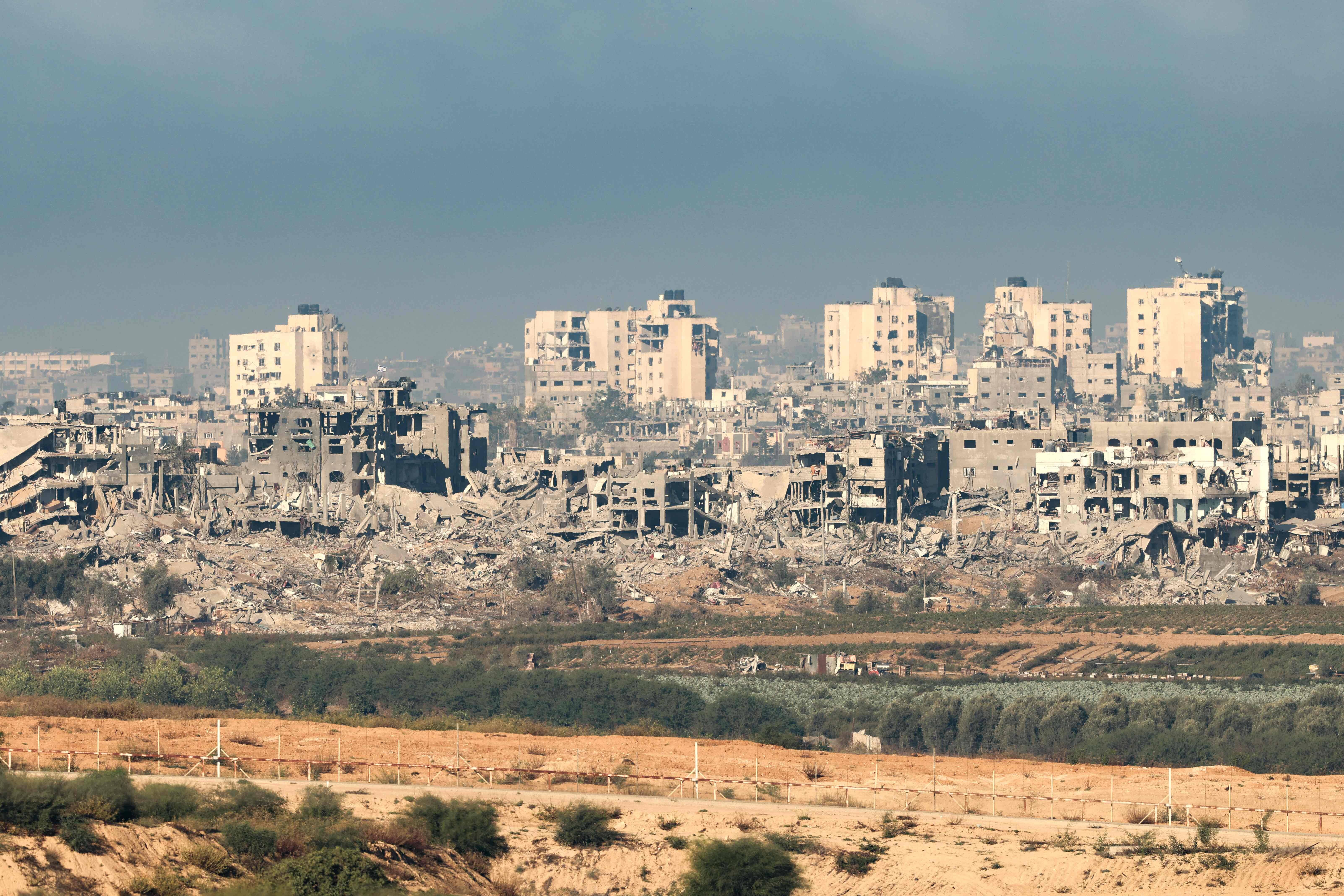 Dans la même série d'images, prises depuis la frontière israélienne, le photographe de l'AFP Jeff Guez a saisi l'ampleur des destructions à Gaza. — © JACK GUEZ / AFP
