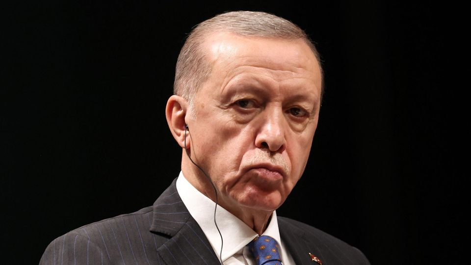 Turkish President Recep Tayyip Erdoğan likes to keep his cards hidden