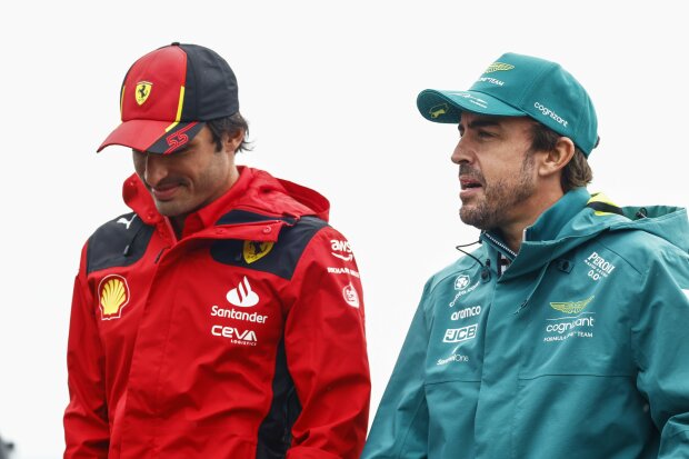 Carlos Sainz Fernando Alonso Ferrari Ferrari F1Aston Martin Aston Martin F1 ~Carlos Sainz (Ferrari) und Fernando Alonso (Aston Martin) ~ 
