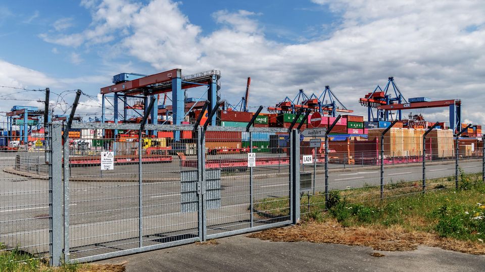 Altenwerder container terminal in the port of Hamburg