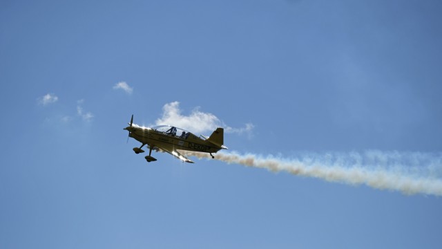 Aviation: The Mü30 Schlacro in action at the Königsdorf airfield festival.