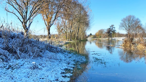 View of the well-filled floodplain near Burgdorf with frost.  © NDR Photo: Jan Szyszka