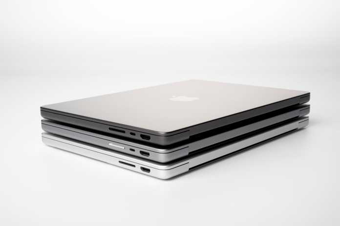 These are the colors of the MacBook Pros: silver at the bottom, space gray in the middle and space black at the top. 