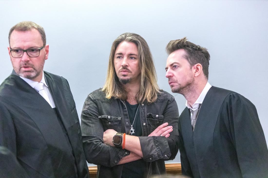 Gil Ofarim in court: The singer defends himself against accusations of defamation.