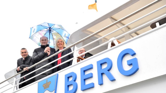 Bavarian lake shipping: In 2021, lake shipping will have the first fully electric ship on Lake Starnberg "Mountain", put into operation.  In the picture on the left, Managing Director Michael Grießer can be seen on this occasion with Finance Minister Albert Füracker and Family Minister Ulrike Scharf.