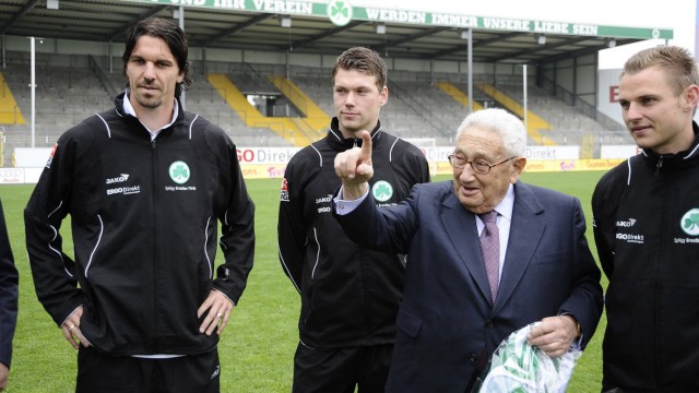 Henry Kissinger: Probably that one "most famous cloverleaf fan in the world": Henry Kissinger during a stadium visit in 2010.
