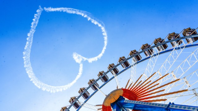 Aviation: Heart in the sky: Odermann amazed many people with his aerial paintings over the Oktoberfest.