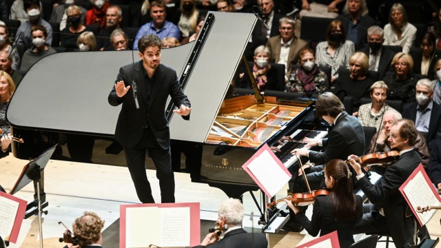 Open Air in Munich: Israeli conductor Lahav Shani will take over the Munich Philharmonic from the 2026/27 season.