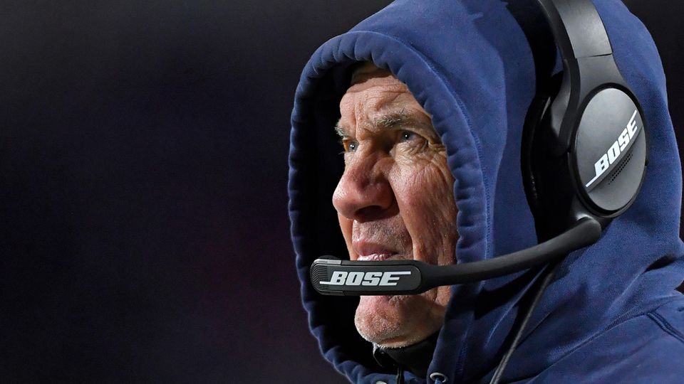 Grumpy look and in a hoodie: That's how NFL coaching legend Bill Belichick is known on the sidelines