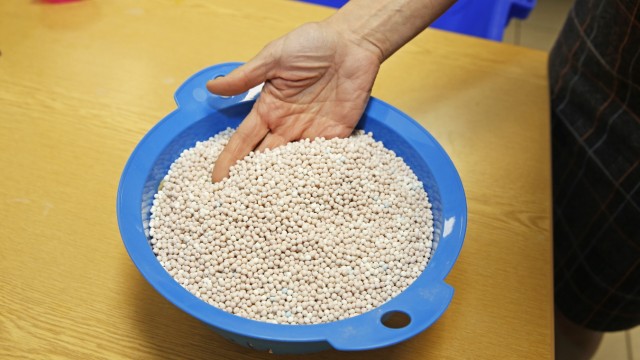 From Geretsried's economic life: Small but mighty: The beads help save detergent and water.