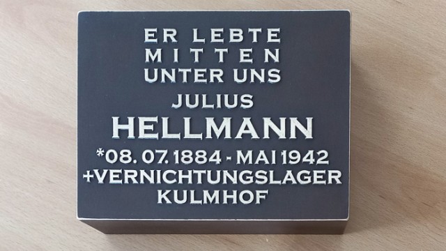 Nazi era in the Oberland: A memorial stone is laid in front of the Tölzer Stadtmuseum for the Jewish hotelier Julius Hellmann, as well as for his siblings Bertha and Max Hellmann.