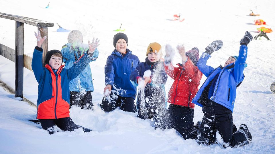 Children in the snow: Do you still want to have children in a world plagued by crises?