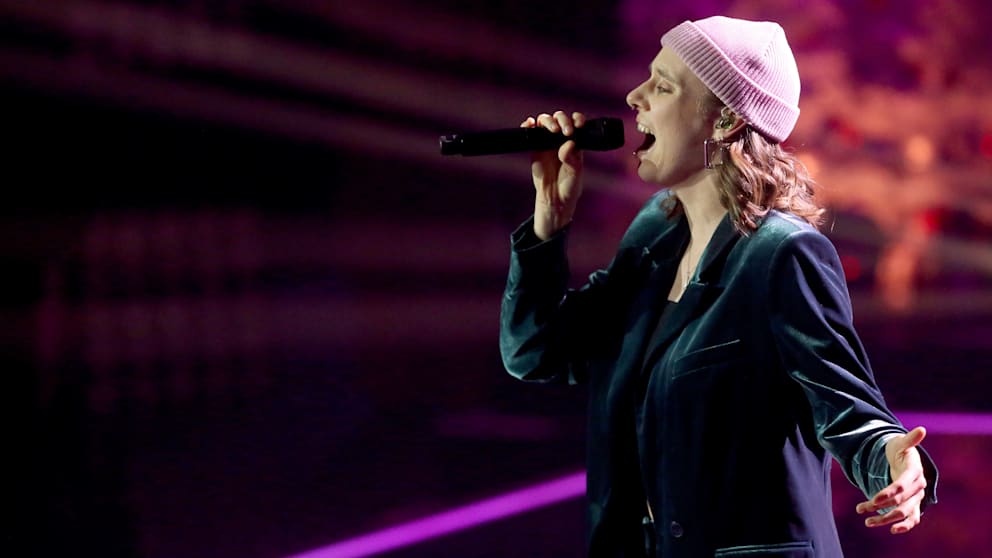 Malou Lovis Kreyelkamp (24) on Friday evening on stage at the big “The Voice of Germany” final show.  “You rarely see such talent,” praised rival coach Ronan Keating (46).