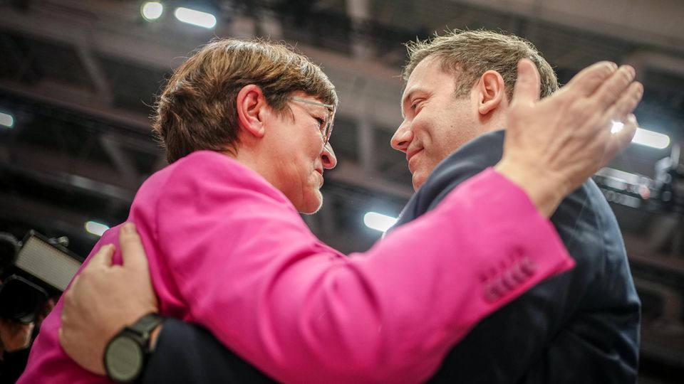 Saskia Esken and Lars Klingbeil have been federal chairmen of the SPD for two years - and will remain so for another two years