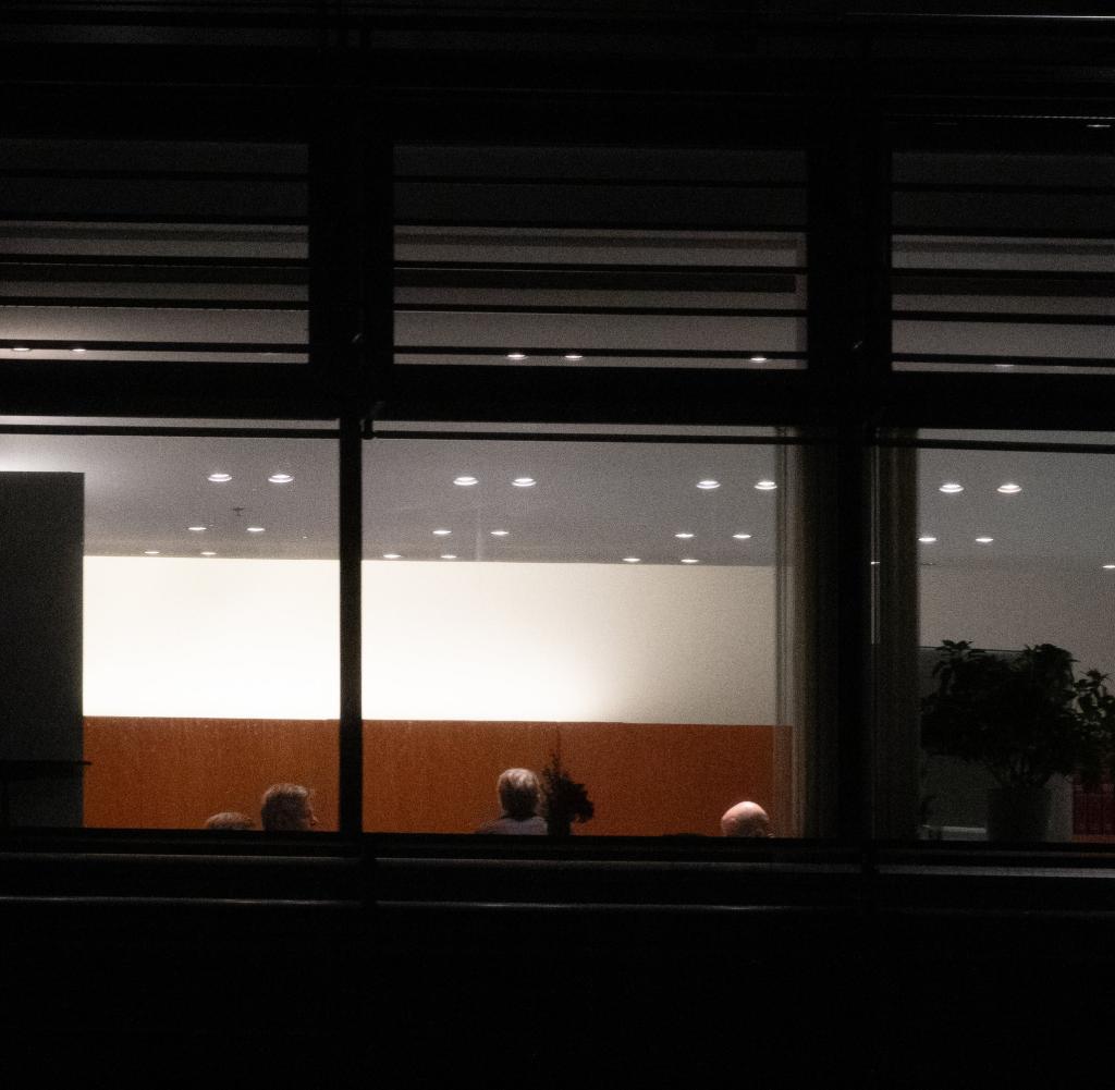 There is still light: crisis meeting in the Chancellery on Sunday