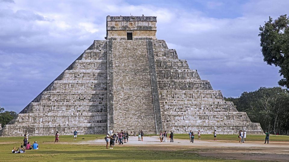 Mayan pyramid in Chichen Itza