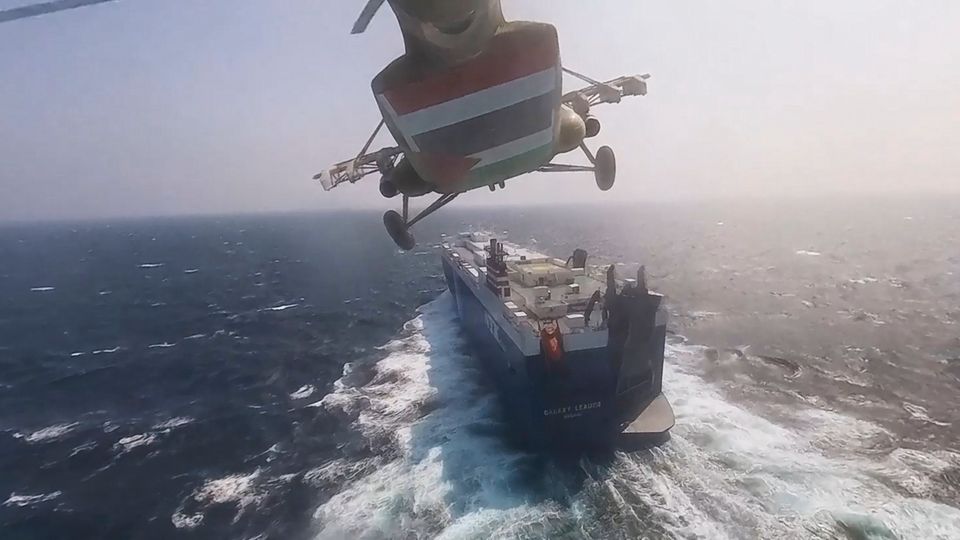 The photo shows a Houthi rebel helicopter approaching the cargo ship “Galaxy Leader”.