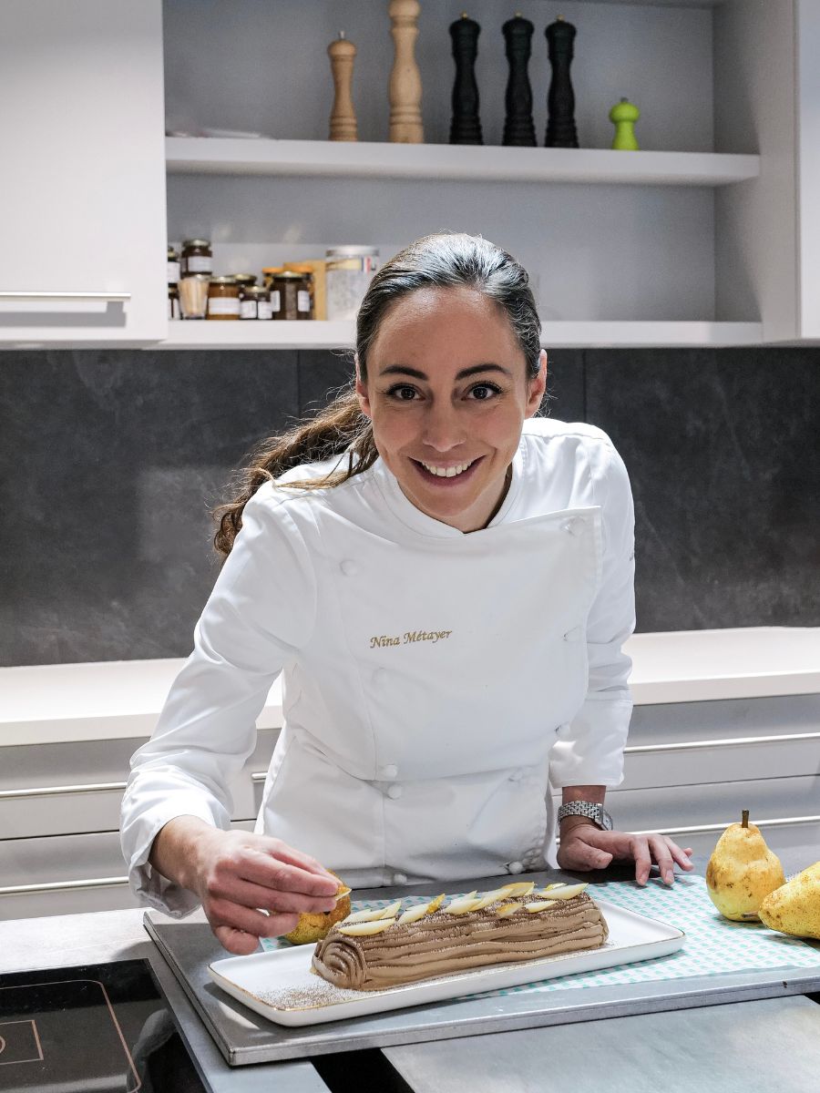 World pastry champion Nina Metayer is teaming up with Deliveroo to offer a solidarity log in favor of Secours populaire.