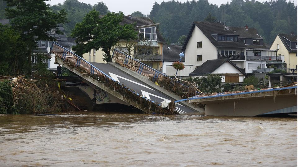Collapsed bridge in the Ahrweiler district
