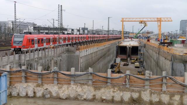 Das war 2023: Über die Mehrkosten streiten Bahn und Freistaat noch - aber immerhin kam Ende Oktober die vollständige Baugenehmigung für die zweite S-Bahn-Stammstrecke.