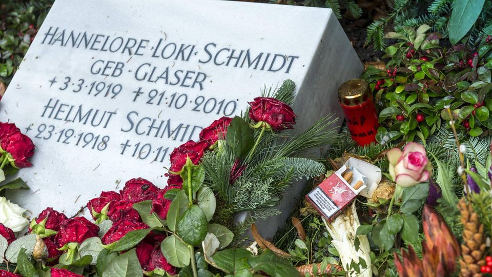Helmut Schmidt and his wife Loki are buried in the cemetery in Hamburg-Ohlsdorf